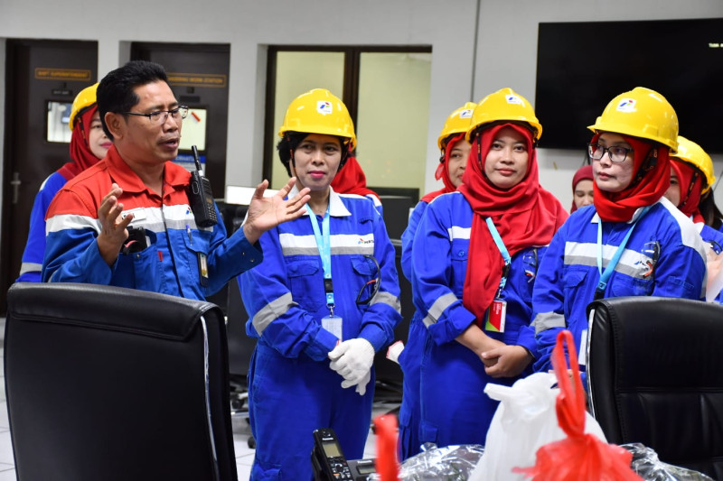 Kenalkan Area Kerja di Kilang, Pertamina RU VI Ajak Keluarga Pekerja Visit Kilang Balongan